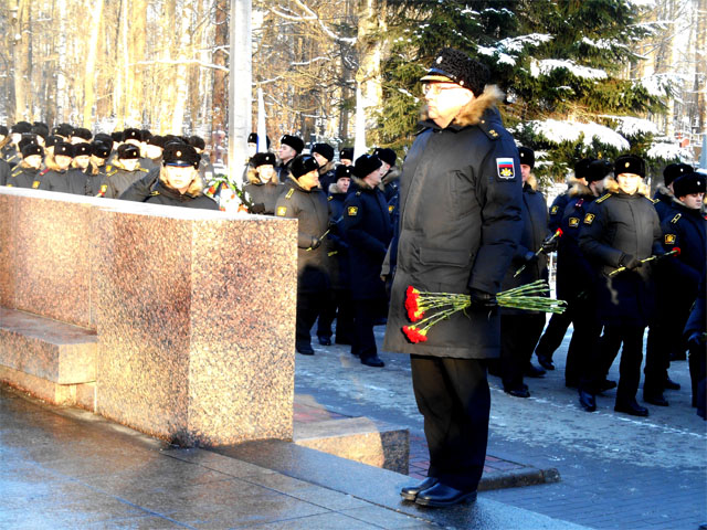 вице-адмирал на церемонии взложения венков февраль 2020