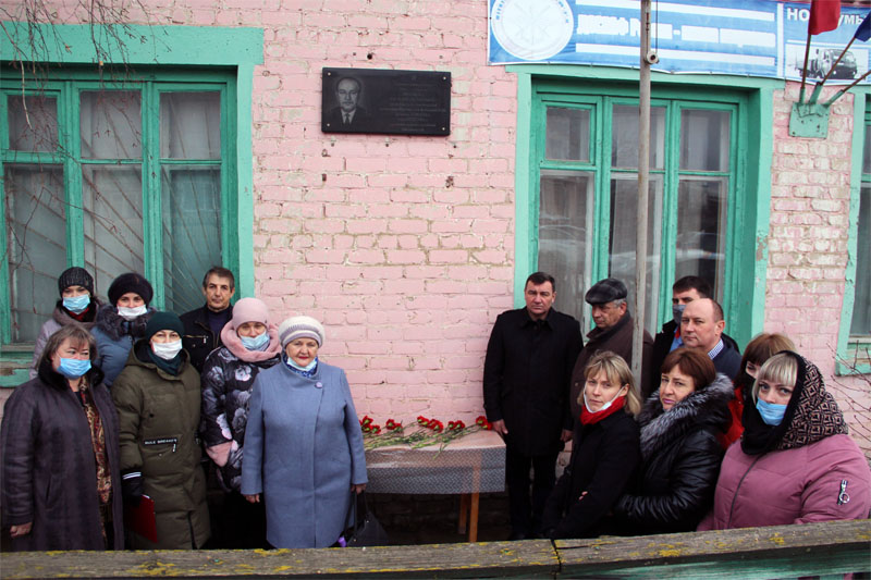 мемориальная доска адмиралу Тихонову Василию Федоровичу