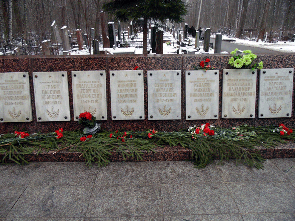 мемориал на серафимовском кладбище