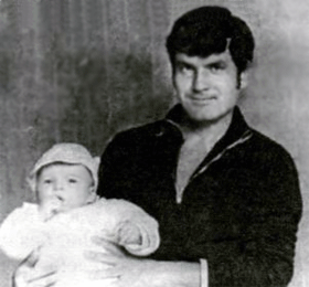 с сыном в 1975 году