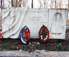 церемония возложения венков к мемориалу 17 февраля 2017 года